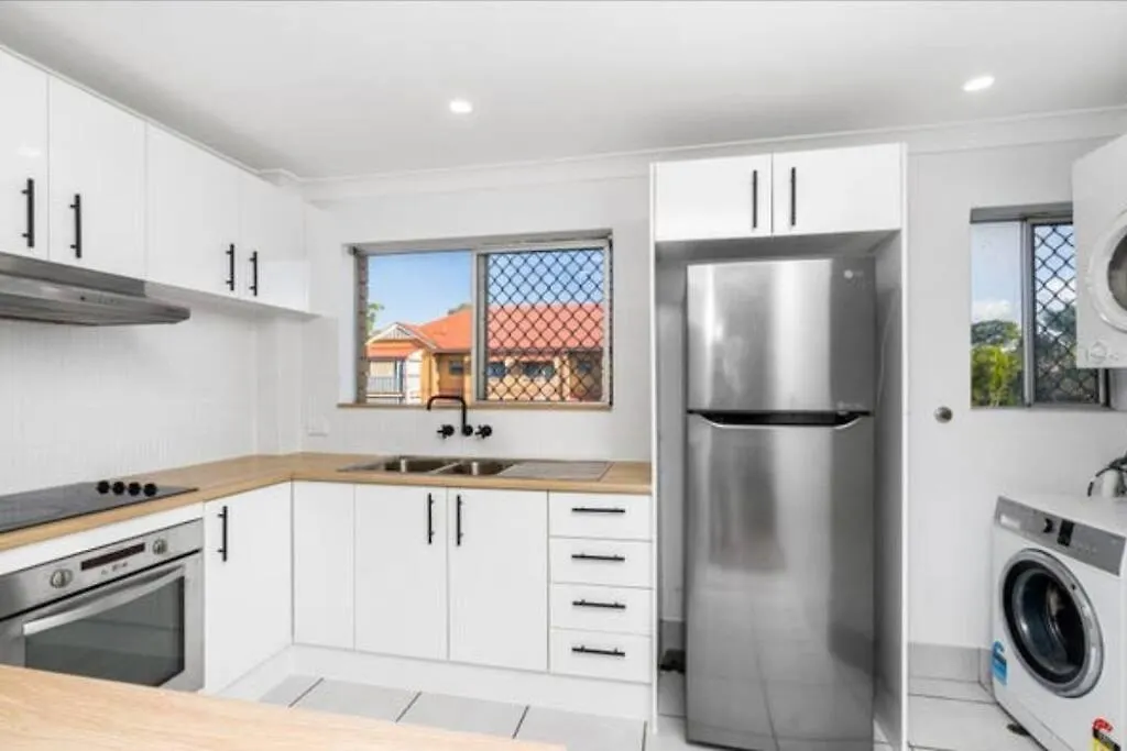 Sunny Beachside Escape 2Br Walk To Palm Beach Gold Coast Australia