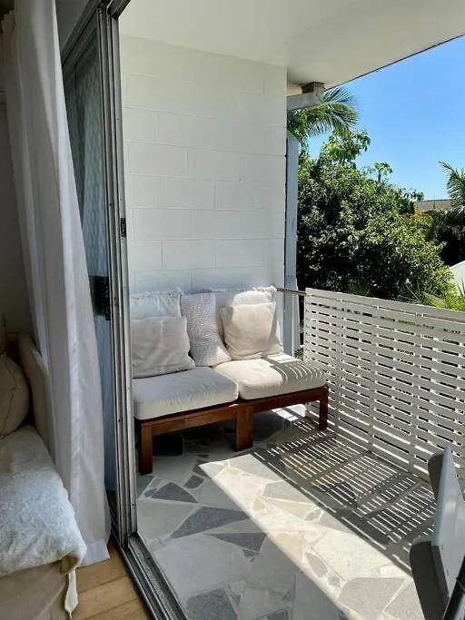 Sunny Beachside Escape 2Br Walk To Palm Beach Gold Coast 0*,  Australia